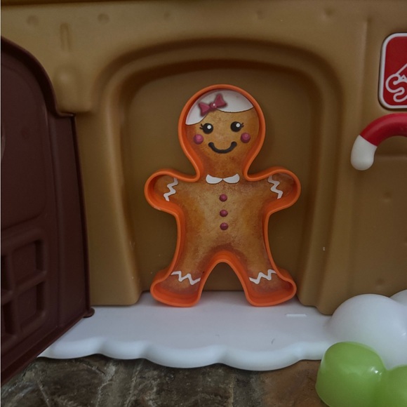 Step2 Festive Gingerbread House with Candy Cane Details